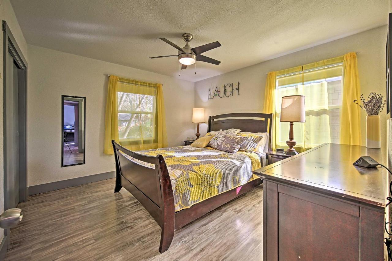 Remodeled Retro Home With Deck, Walk To Main Street! Blanco Esterno foto