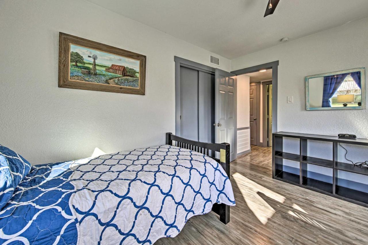 Remodeled Retro Home With Deck, Walk To Main Street! Blanco Esterno foto