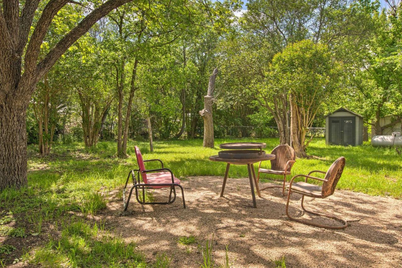 Remodeled Retro Home With Deck, Walk To Main Street! Blanco Esterno foto