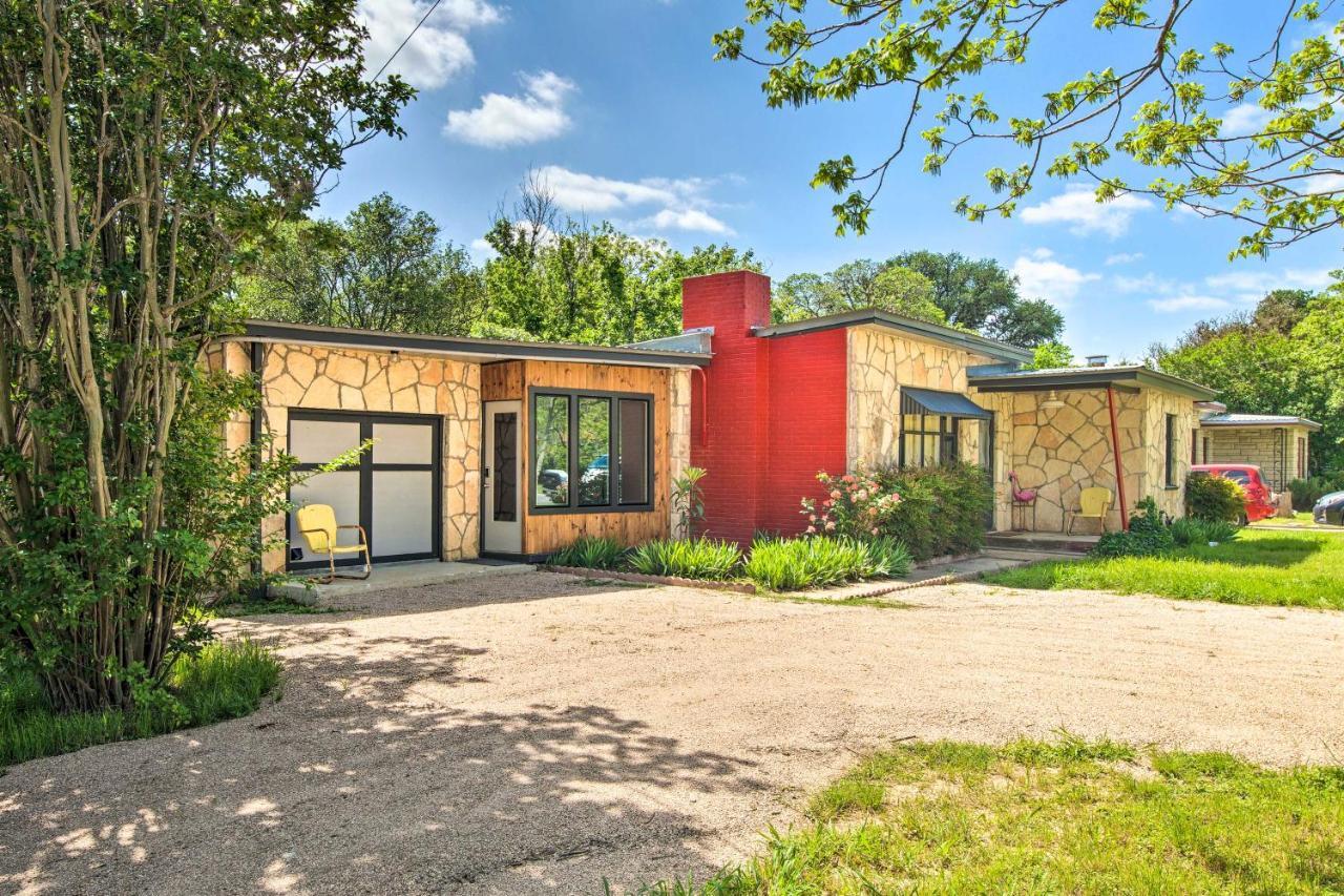 Remodeled Retro Home With Deck, Walk To Main Street! Blanco Esterno foto